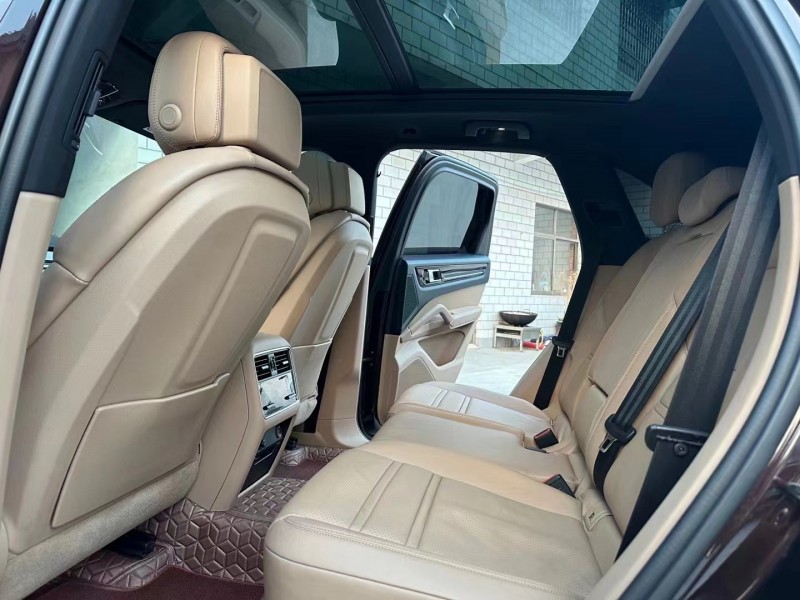 济宁19年保时捷卡宴7