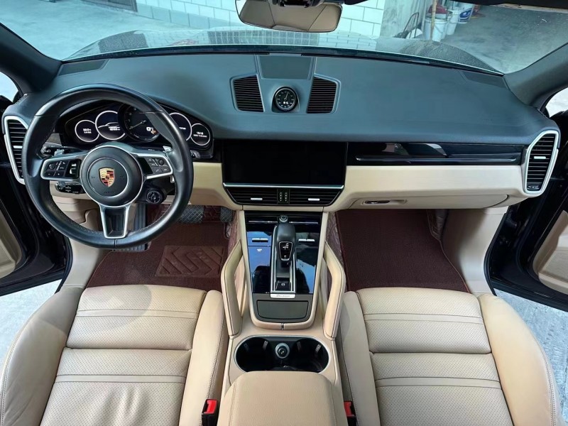 济宁19年保时捷卡宴8