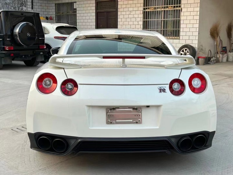 济宁14年日产GT-R9
