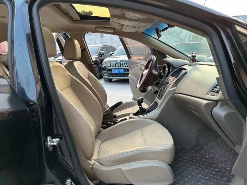 济宁13年别克英朗6