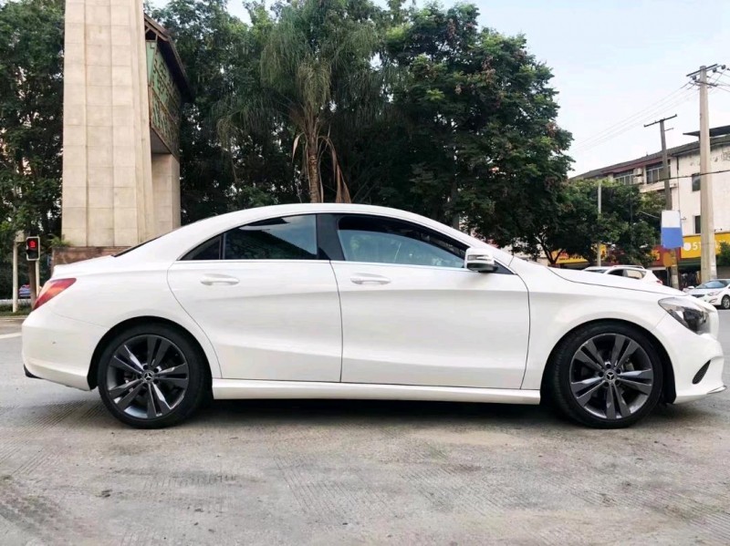 成都18年奔驰CLA2