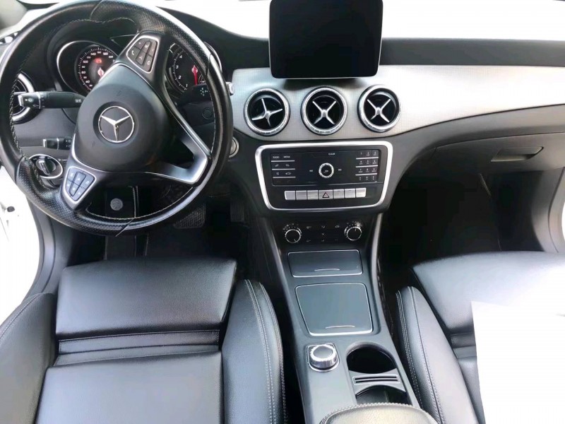 成都18年奔驰CLA7