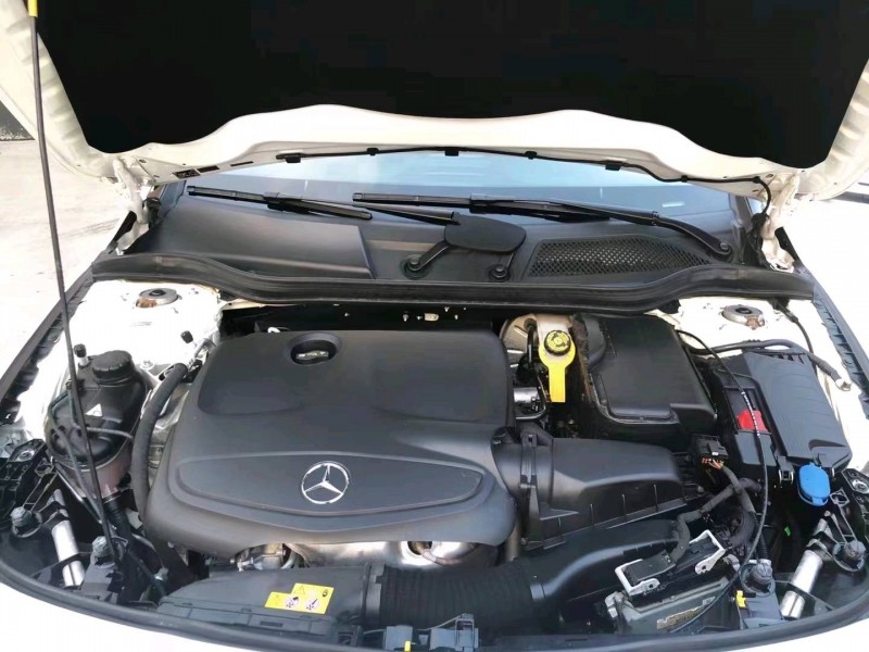 成都18年奔驰CLA9