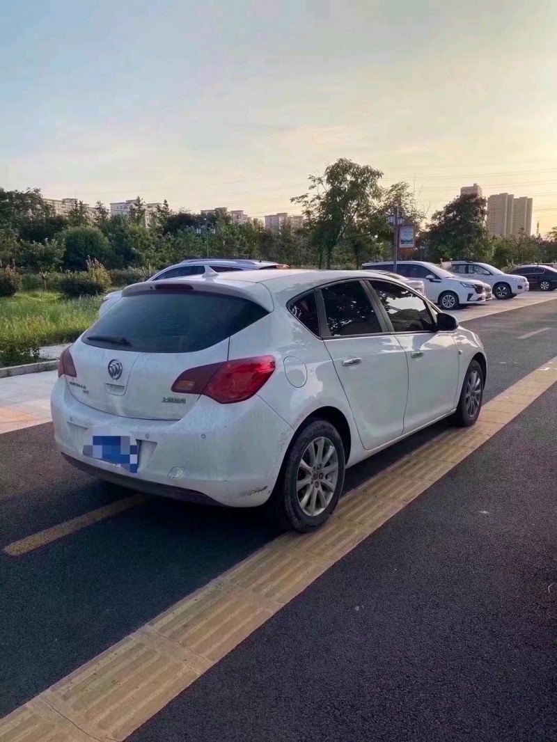 菏泽15年别克英朗8