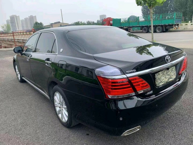 邯郸13年丰田皇冠8