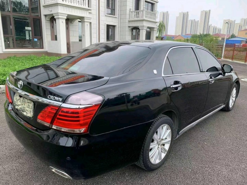 邯郸13年丰田皇冠9