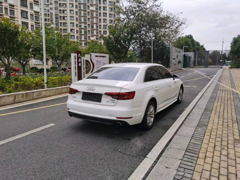 苏州16年奥迪A4L8
