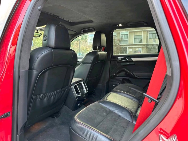 济南13年保时捷卡宴6