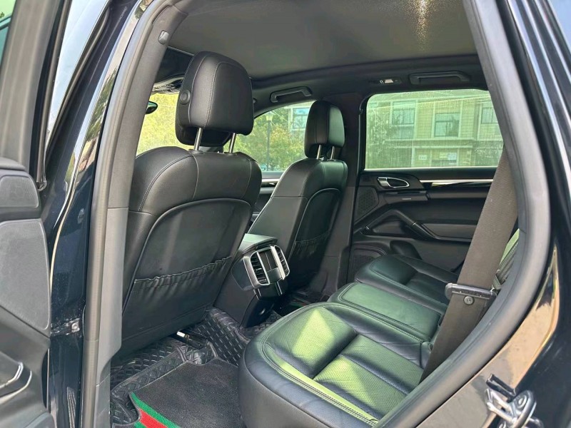 济南17年保时捷卡宴6