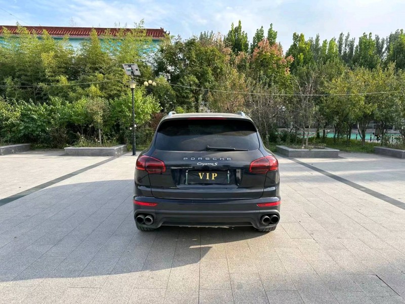 济南17年保时捷卡宴9