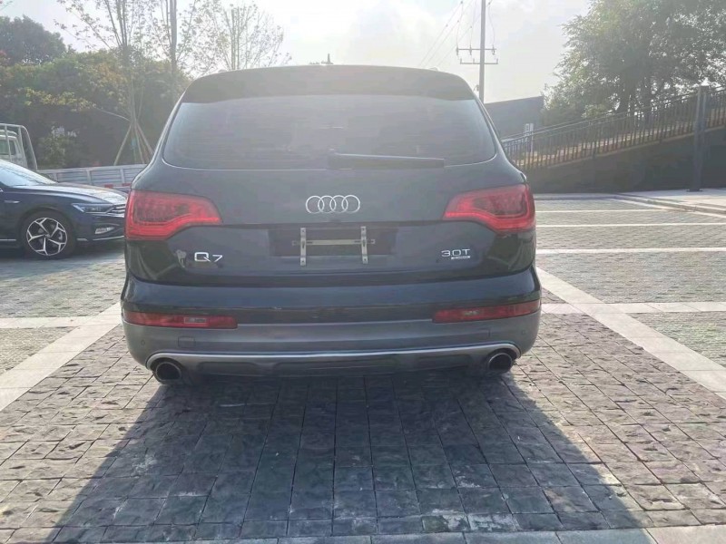 瀘州12年奧迪Q76