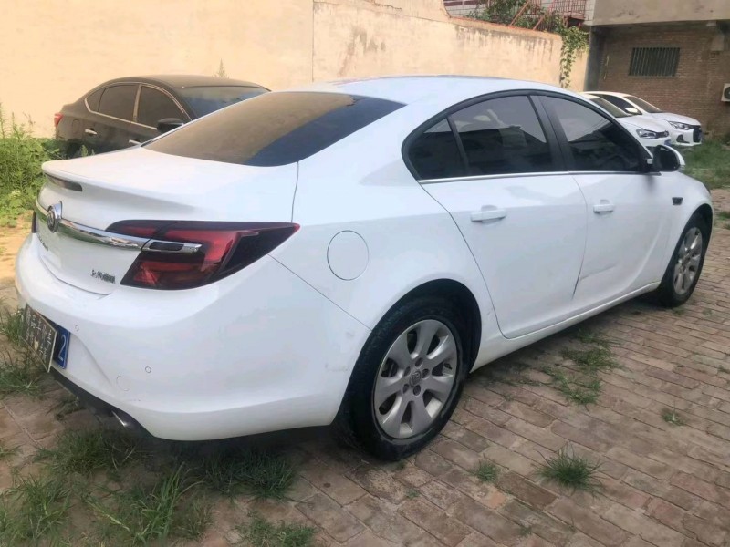 邢台17年别克君威8