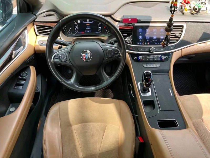 武汉19年别克君越8