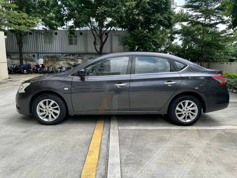 佛山16年日产轩逸8