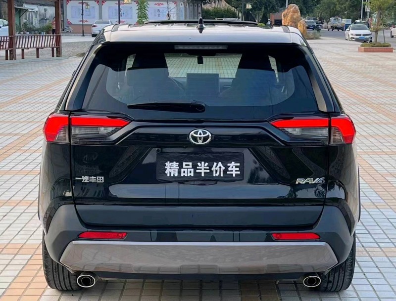 深圳22年丰田RAV4荣放9