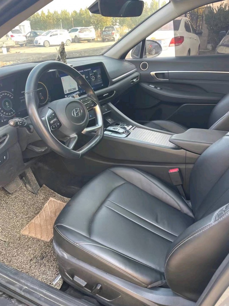 保定21年现代索纳塔十8