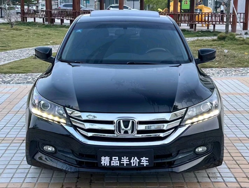 珠海16年本田雅阁1