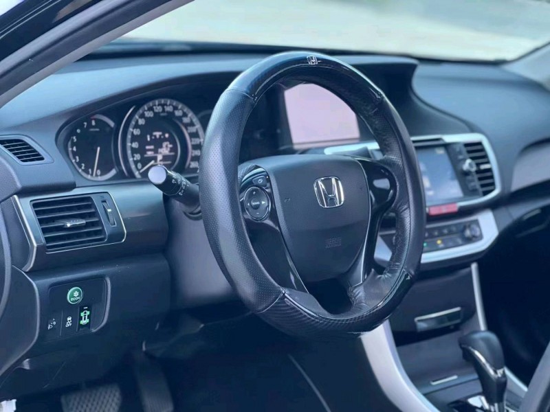 珠海16年本田雅阁7