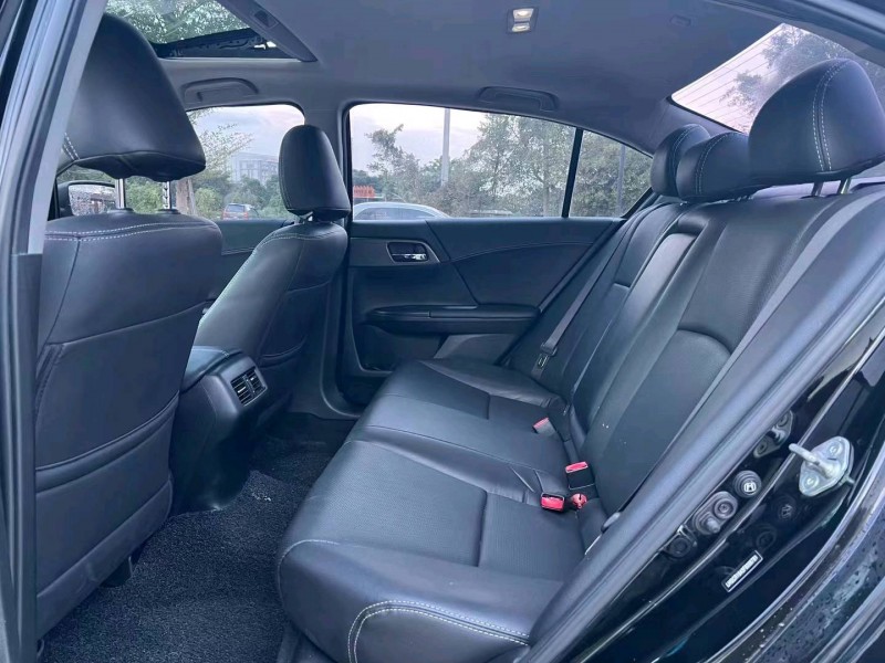 珠海16年本田雅阁8