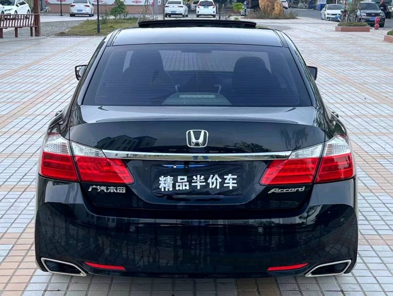 珠海16年本田雅阁9