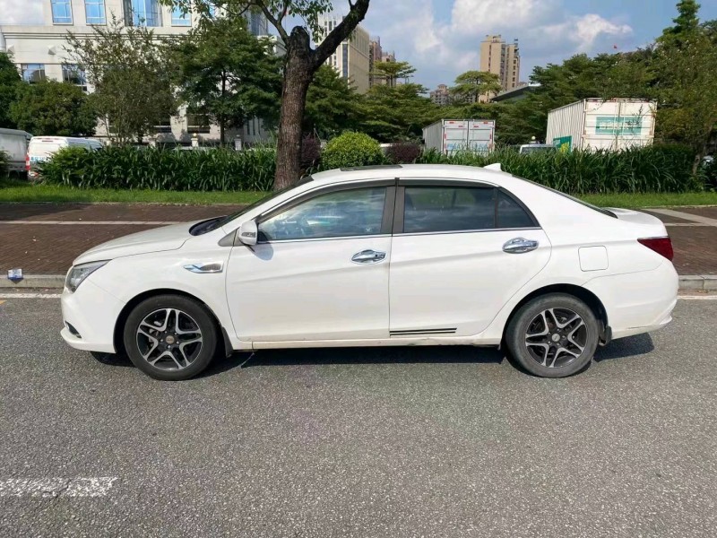 汕头15年比亚迪速锐5