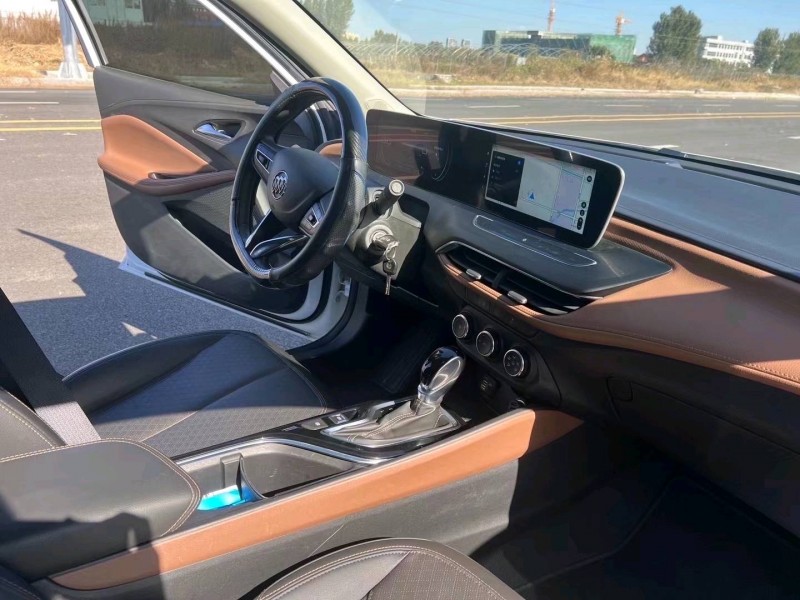 青岛21年别克威朗5