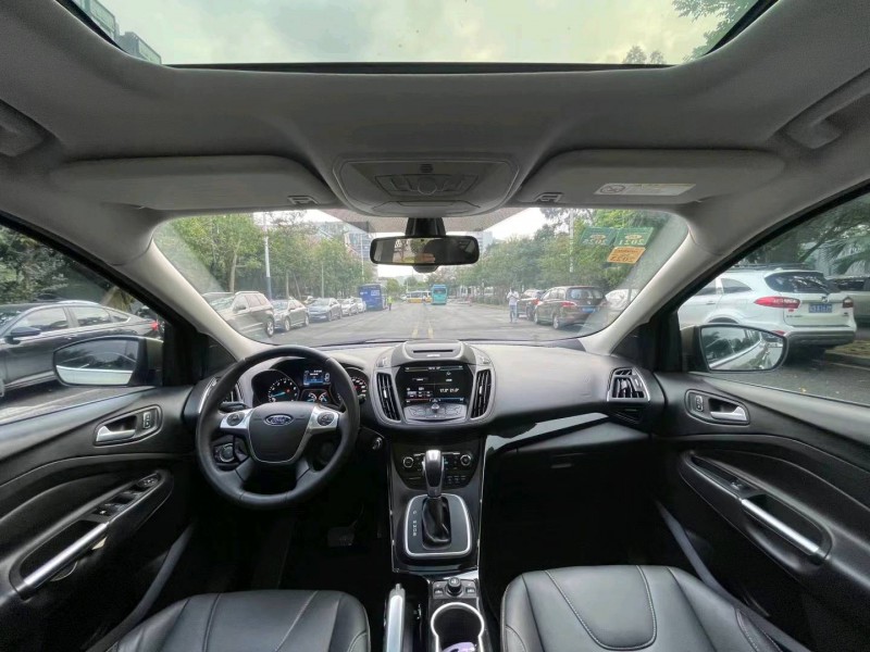 深圳15年福特翼虎7