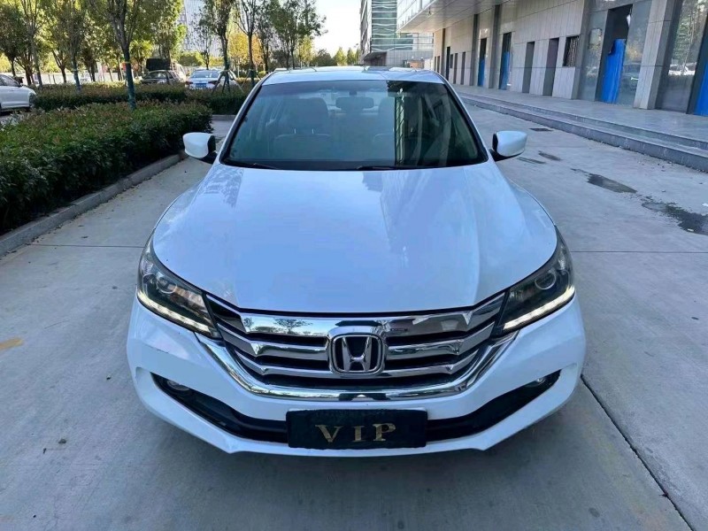 济宁14年本田雅阁1