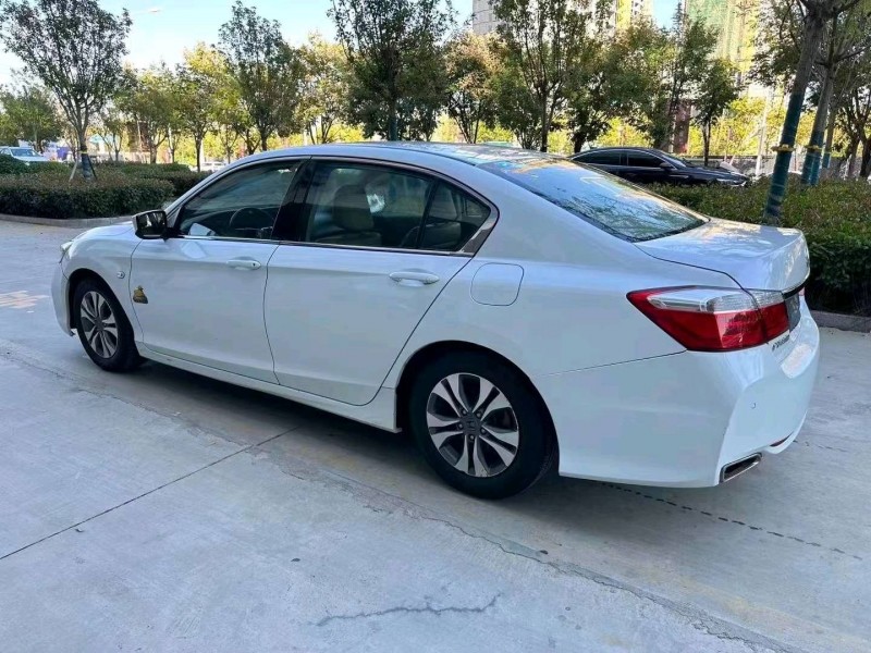 济宁14年本田雅阁5