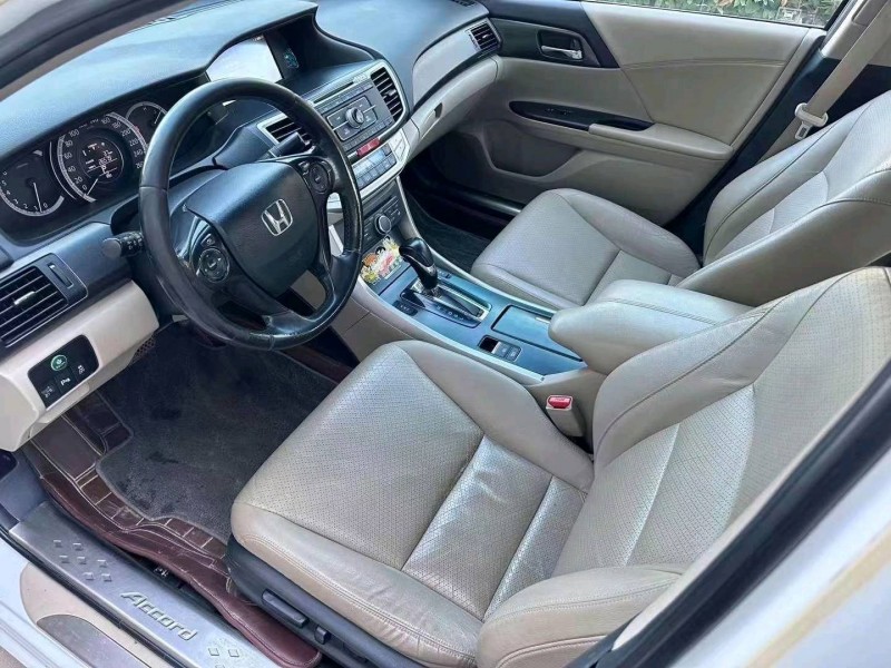 济宁14年本田雅阁7