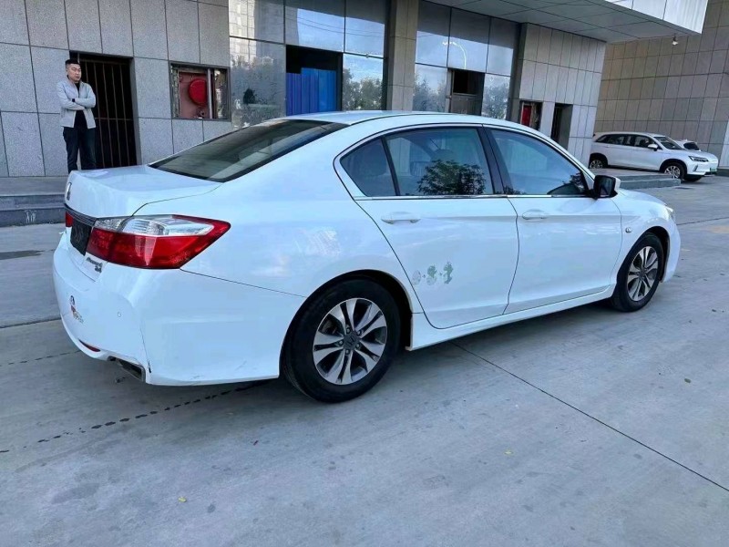 济宁14年本田雅阁8