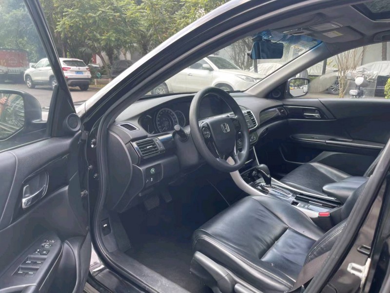 深圳18年本田雅阁3