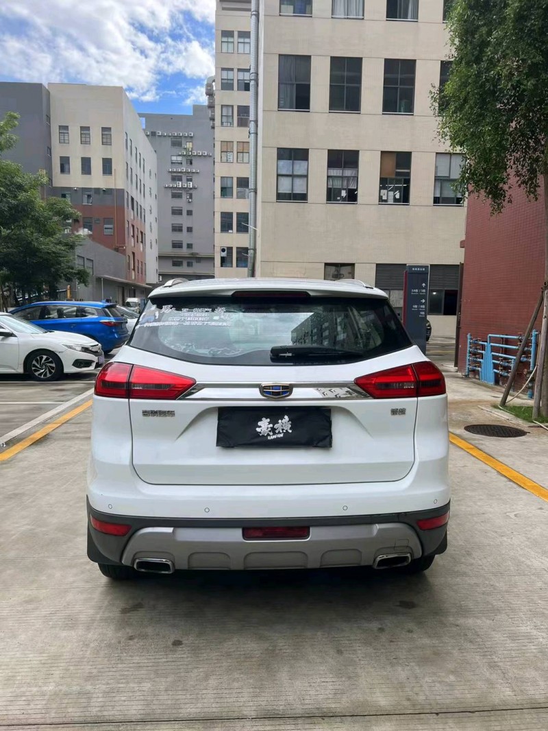 佛山17年吉利博越9