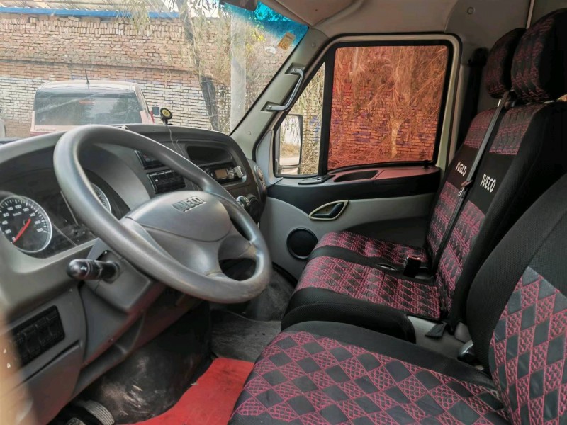 保定17年依维柯Power Daily5