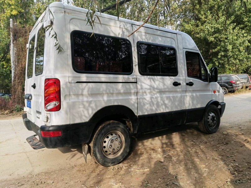 保定17年依维柯Power Daily8