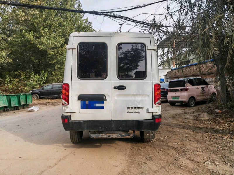 保定17年依维柯Power Daily9