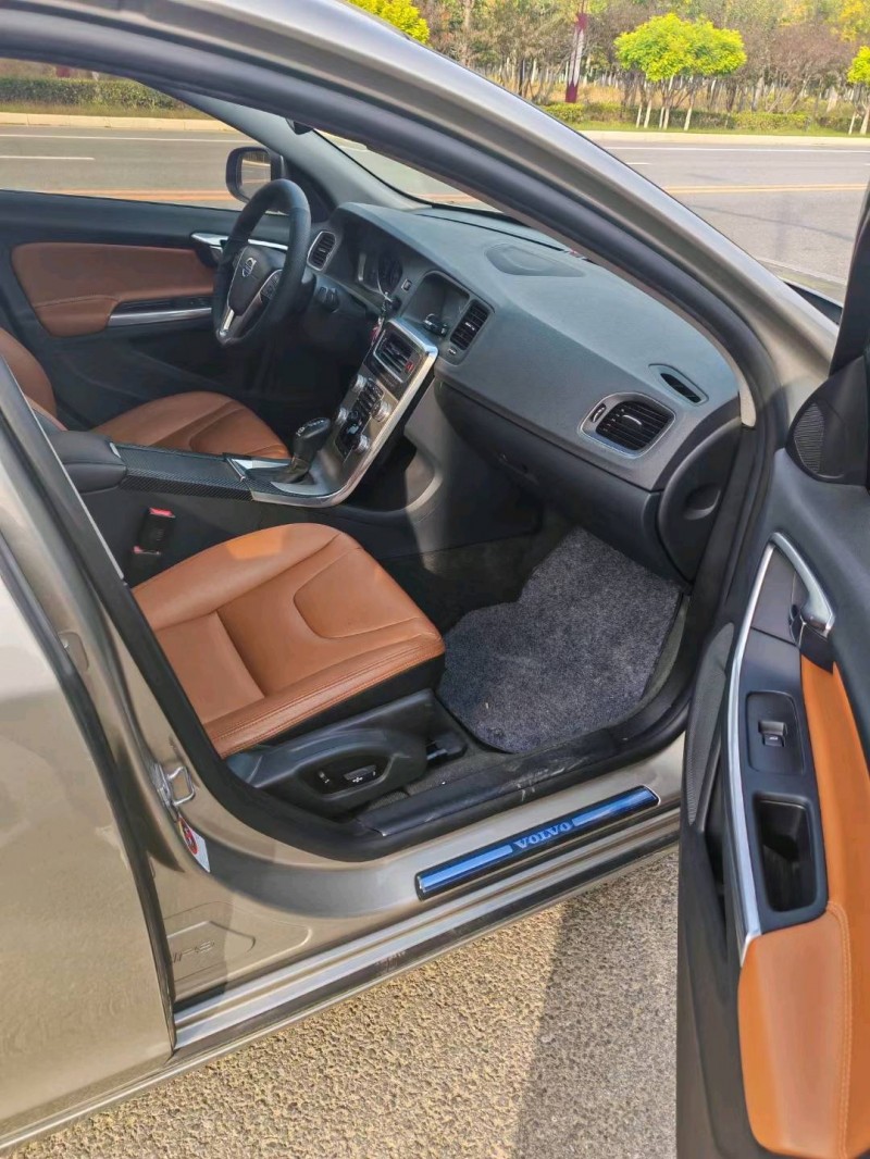 保定15年沃尔沃S60L5