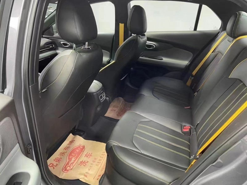 成都23年传祺影豹5