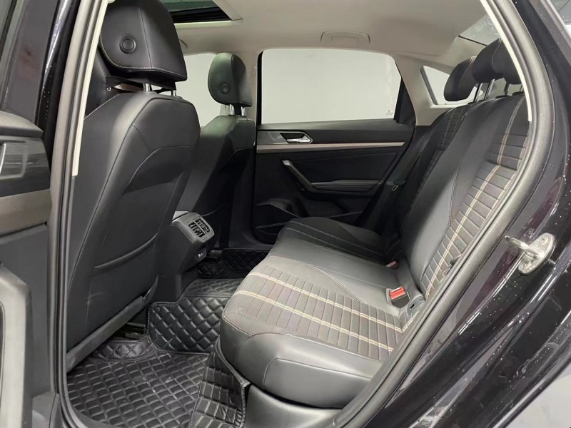 成都22年大众朗逸5