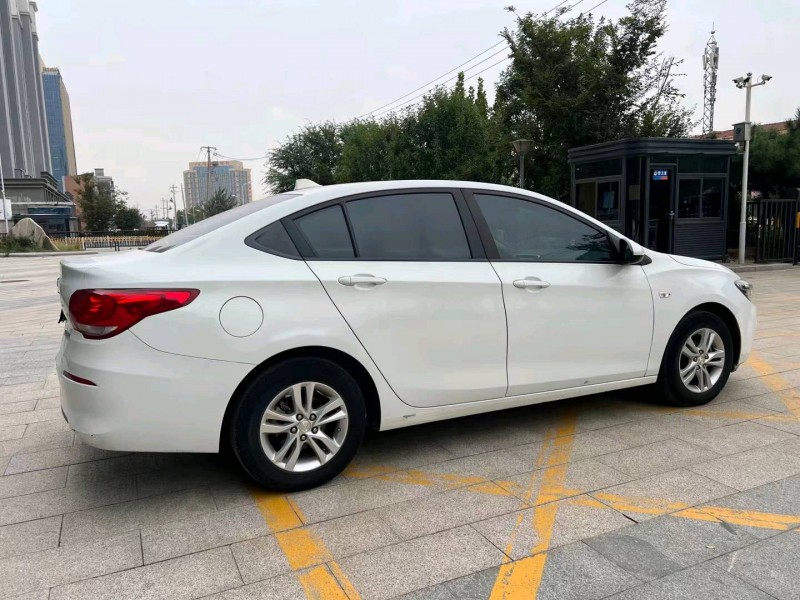 济宁17年雪佛兰科沃兹8