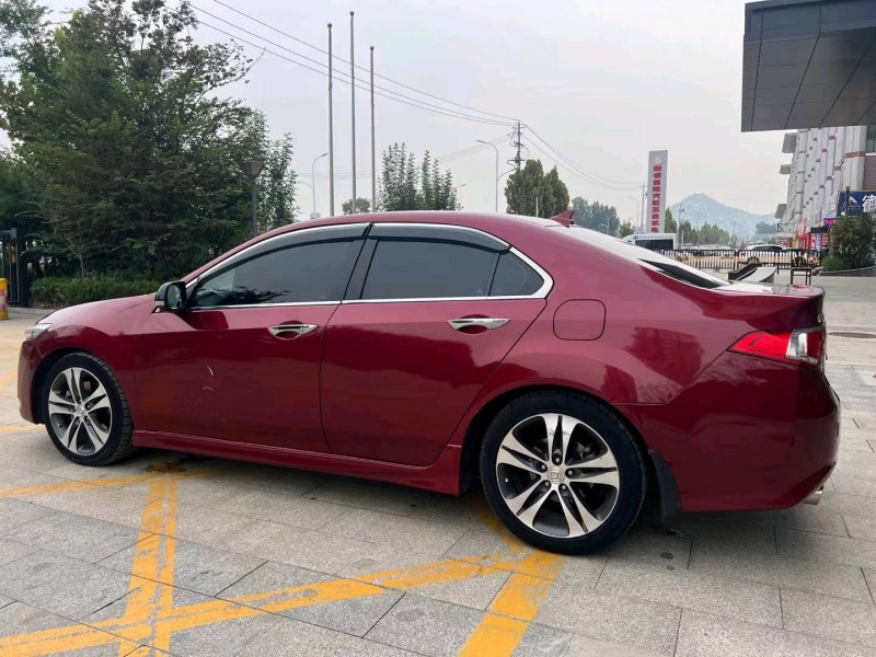 济宁13年本田思铂睿8