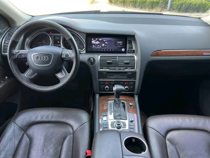 济宁12年奥迪Q75