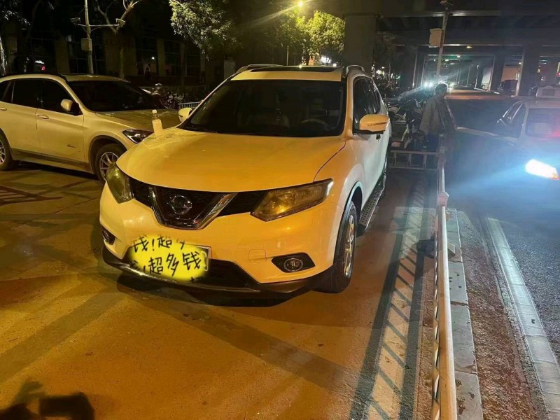 邯郸14年日产奇骏4