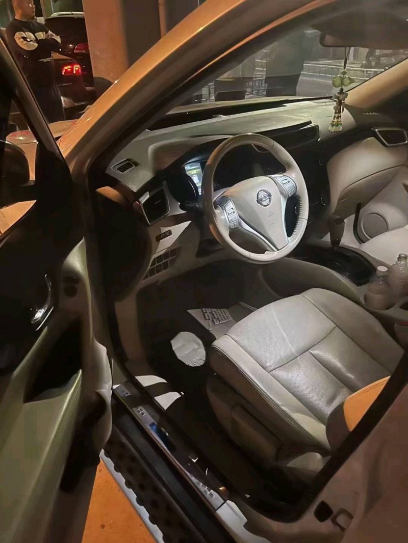 邯郸14年日产奇骏5