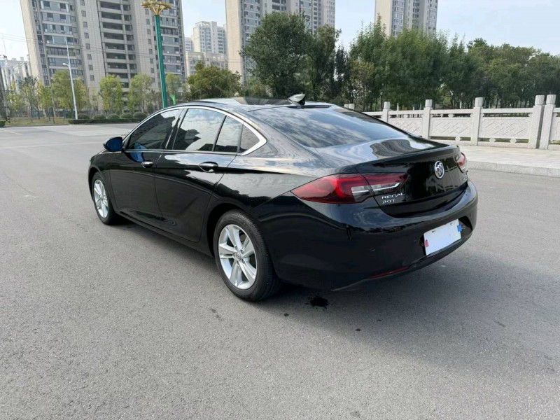 徐州17年别克君威7