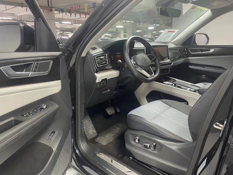 成都22年大众途昂5