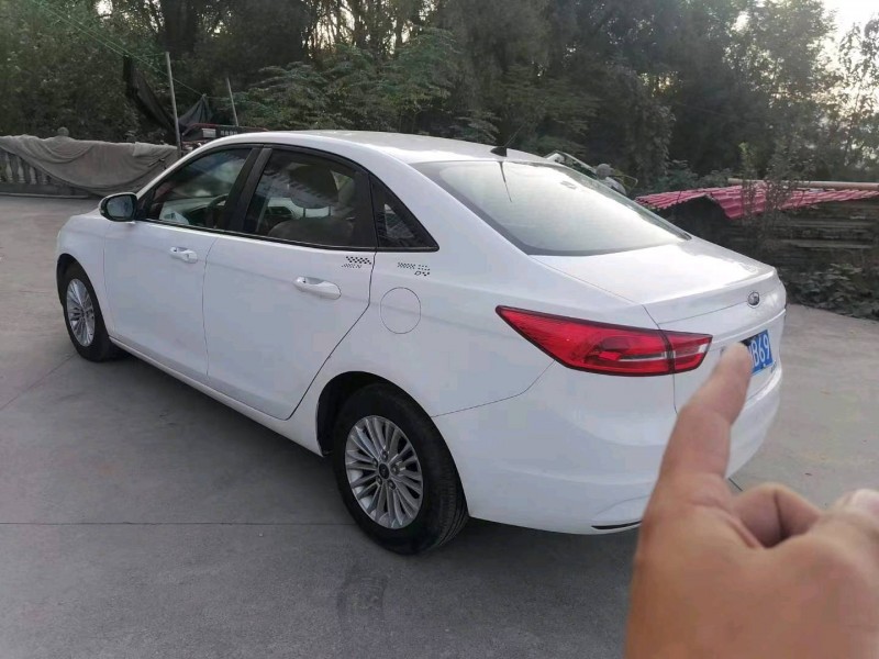 嘉兴16年福特福睿斯8