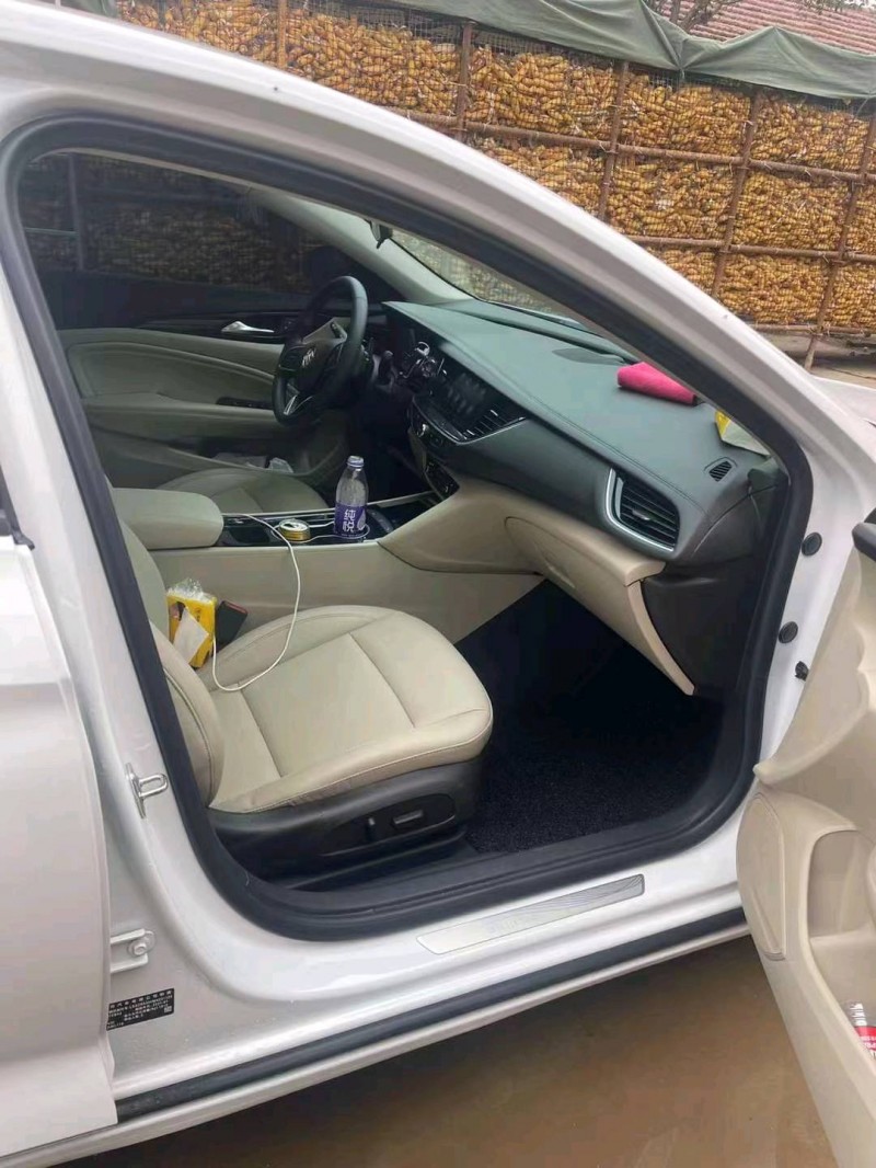 枣庄21年别克君威5