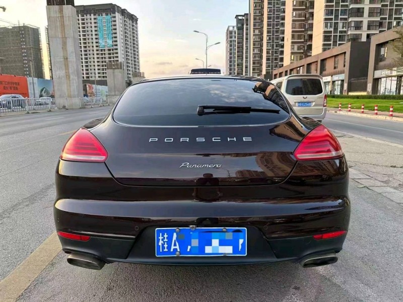 桂林15年保時捷帕拉梅拉2