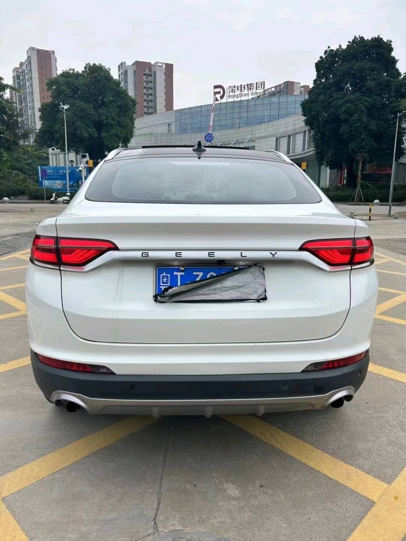 中山19年吉利帝豪8